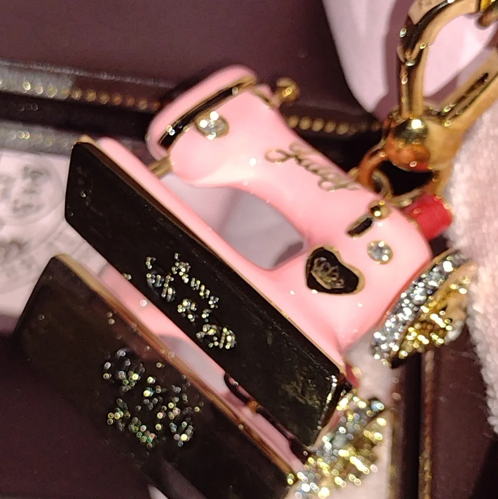 Juicy Couture 💕 🪡 Sewing 🧵 Machine Never Removed From 🎁 NWT - Picture 7 of 8